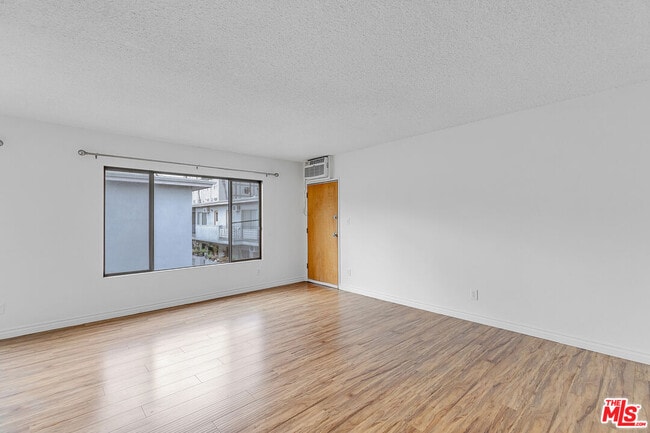 Photo - 1800 N Harvard Blvd Unit 21