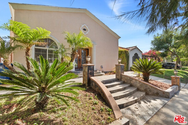 Photo - 138 N Almont Dr