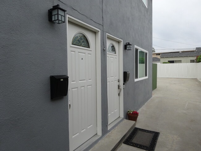Building Photo - 1748 S Westgate Ave Rental