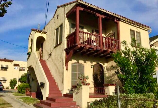 Building Photo - 782 E Kensington Rd Unit 782 E Kensington Rd Rental