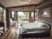 Ocean View Master Suite - 1173 Van Nuys St House