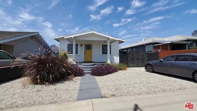 Front House 2 bedroom - 2615 Obama Blvd Unit one half