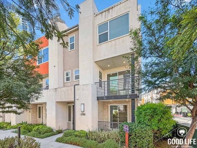 Building Photo - Beautiful 4BD/4BA Townhouse in Otay Ranch ...
