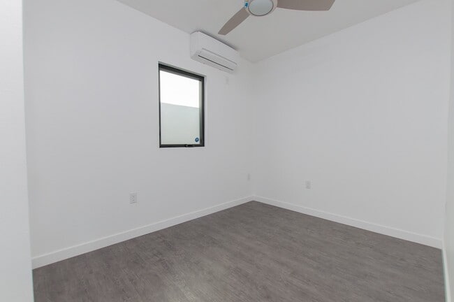 Photo - 4927 W Adams Blvd Unit Residencial - 2