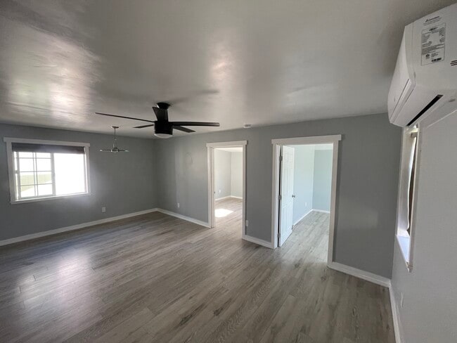 Photo - 610 W Manor Dr