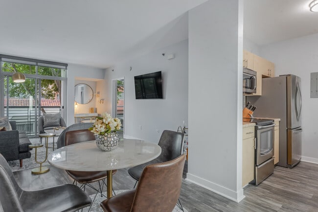 Photo - 425 W Beech St Unit 325