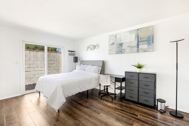 Photo - 790 N Shattuck Pl Unit Shattuck