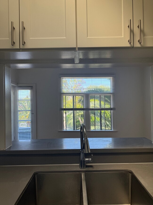 Photo - 1114 N Poinsettia Pl Unit 8