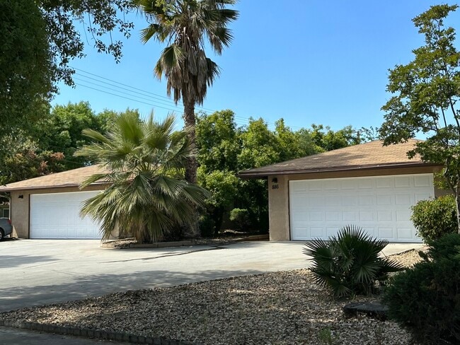 Building Photo - 888 Ponderosa Dr Rental
