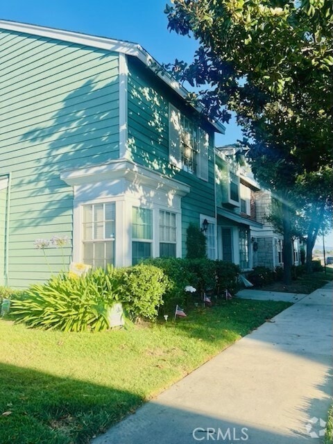 Building Photo - 5640 Riverside Dr Rental