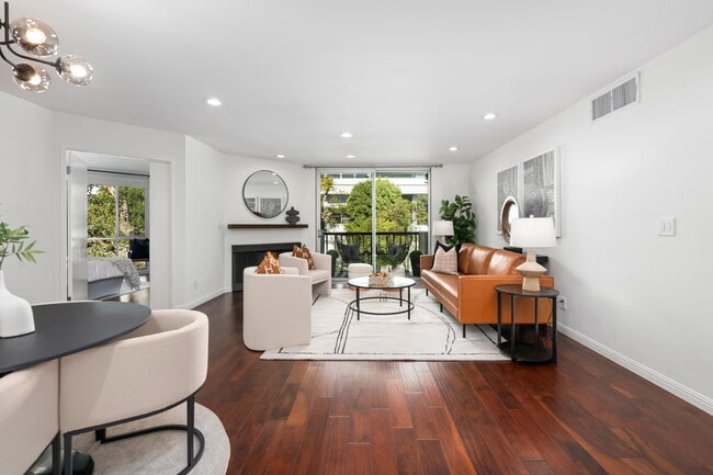 Photo - 8530 Holloway Dr Condo Unit 305