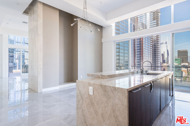 Building Photo - 1201 S Hope St Unit PH 3 Rental