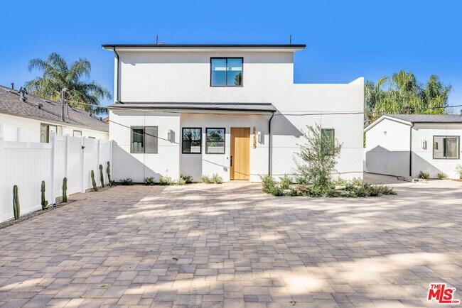 Building Photo - 19535 Strathern St