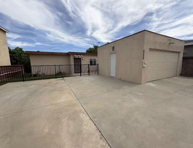 Building Photo - 1612 S Curtis Ave