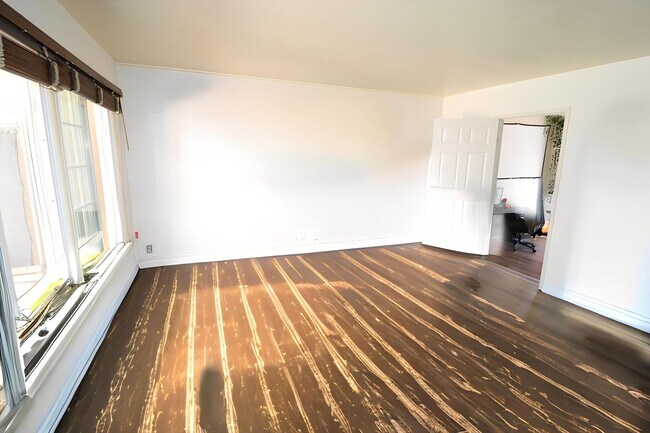 Photo - 680 N Cambridge St