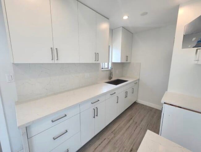 Building Photo - 10845 White St Unit 1