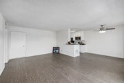 1BR, 1BA - 800SF - Living Room - Ridgegate Apartments