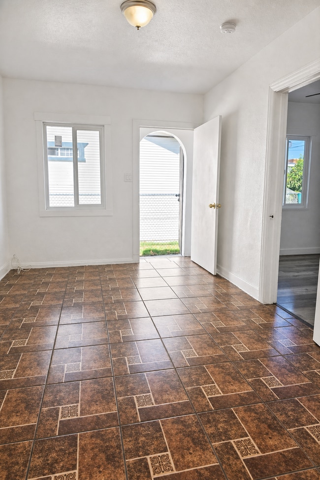 Photo - 1117-1119 W. 58th Pl. Unit 1119
