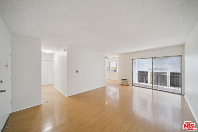 Photo - 7032 Lanewood Ave Unit 203