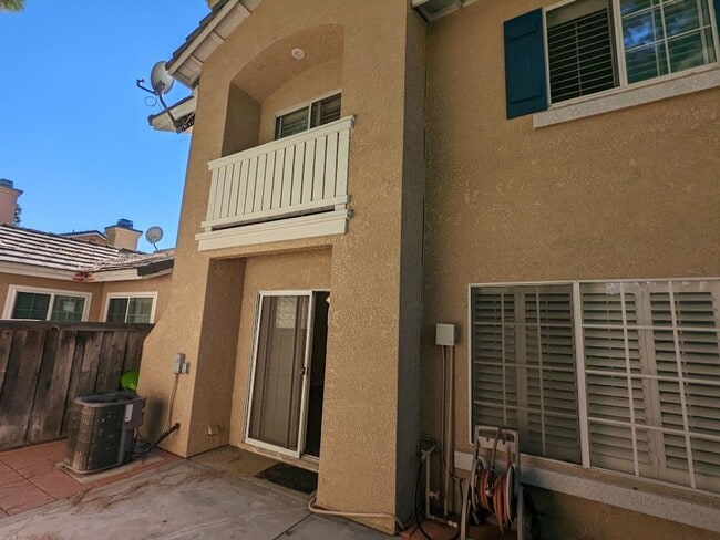 Photo - You will love this beautiful townhouse near Victoria Gardens!