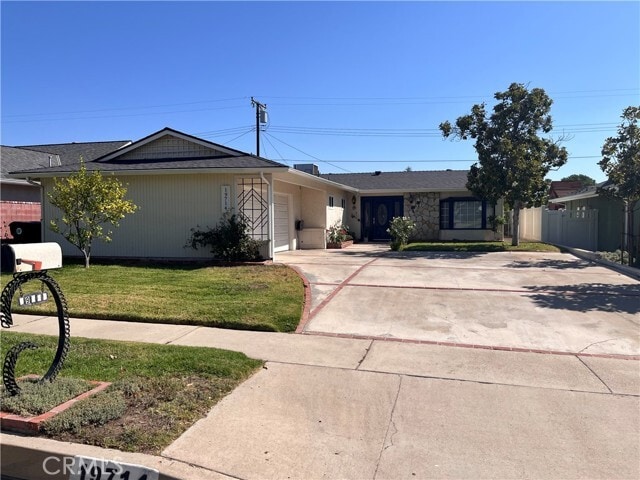 Photo - 19714 Steinway St House