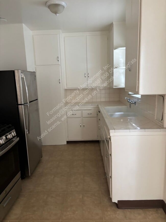 Photo - 930 N 1st St