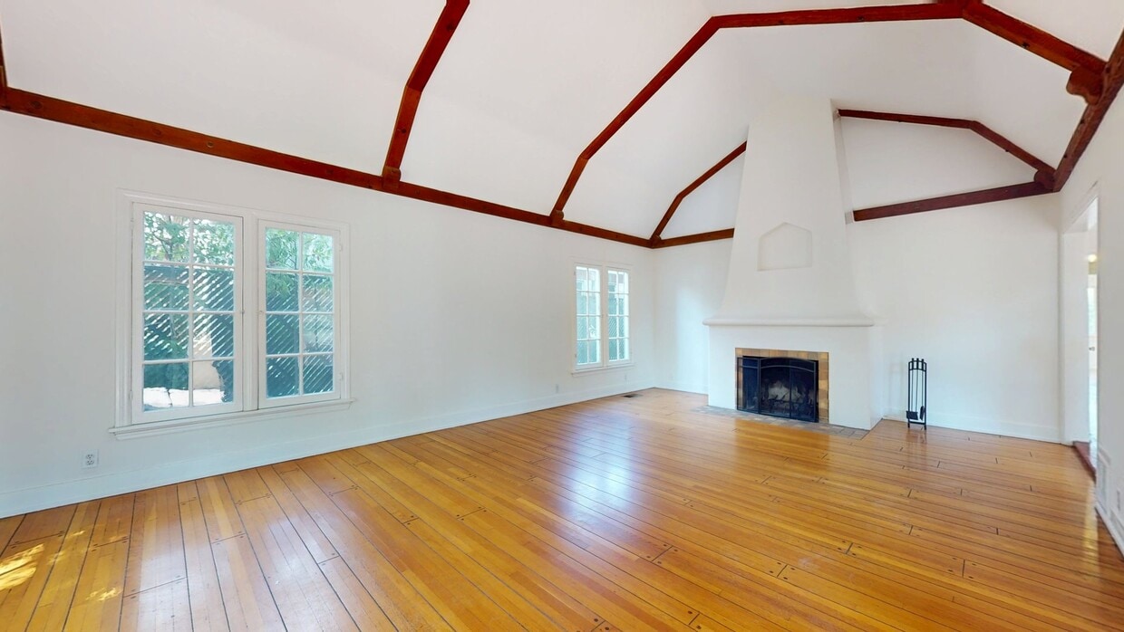 3D Tour - 1612 N Genesee Ave House