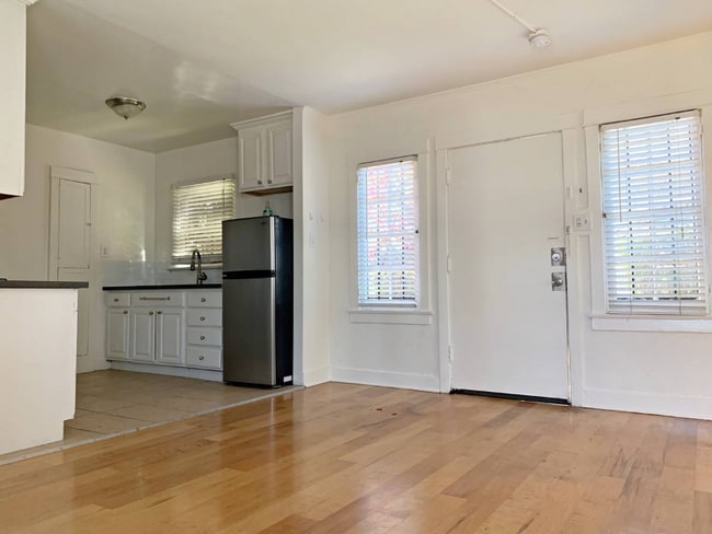 Building Photo - 5414 Fountain Ave