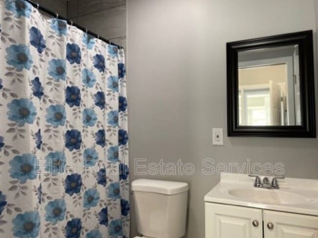 Photo - 6375 Osler St