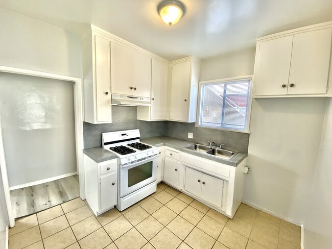 Building Photo - 3832 W 118th Pl Unit A