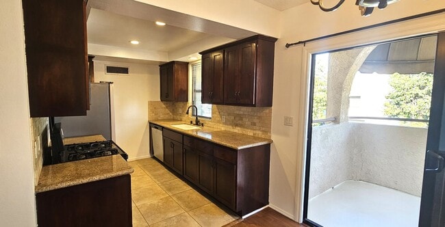 Building Photo - 2349 S Bentley Ave