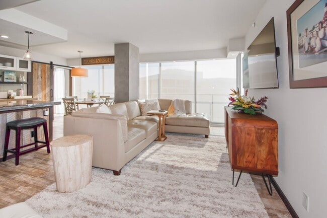 Building Photo - 1810 Avenida Del Mundo Unit Vacation Rental