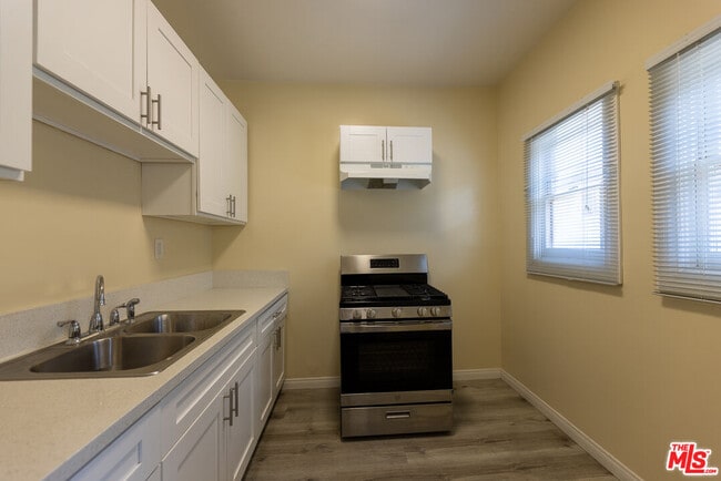 Photo - 946 S Burlington Ave Unit 208