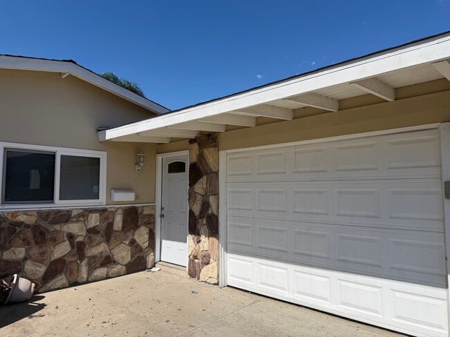 Building Photo - 7437 El Tomaso Way