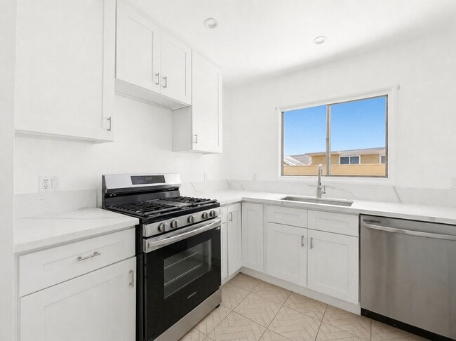 Building Photo - 337 Rexford Dr Unit 3