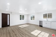 Photo - 498 E 52nd St