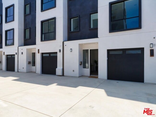 Photo - 4830 Pickford St