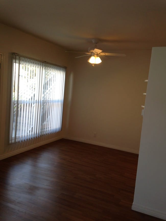 Window with view of street - 425 Doheny S Dr Unit 7