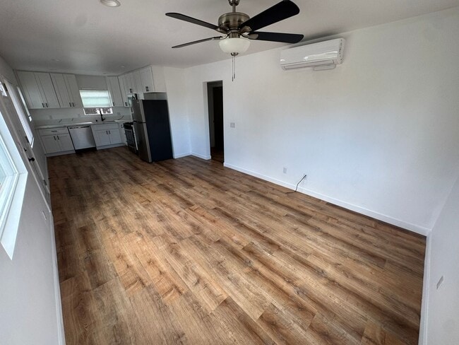 Building Photo - 6737 Thomson Ct Unit 6737