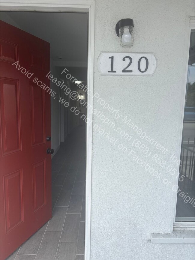 Building Photo - 118-120 E Century Blvd Unit 120 Rental