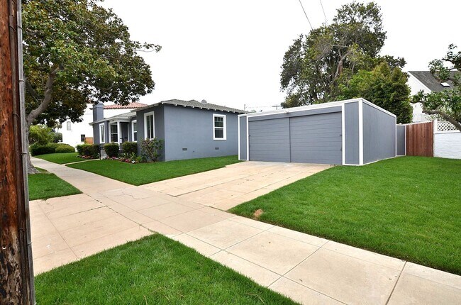 Photo - 4Bedroom 3.5 Bathrooms single family home