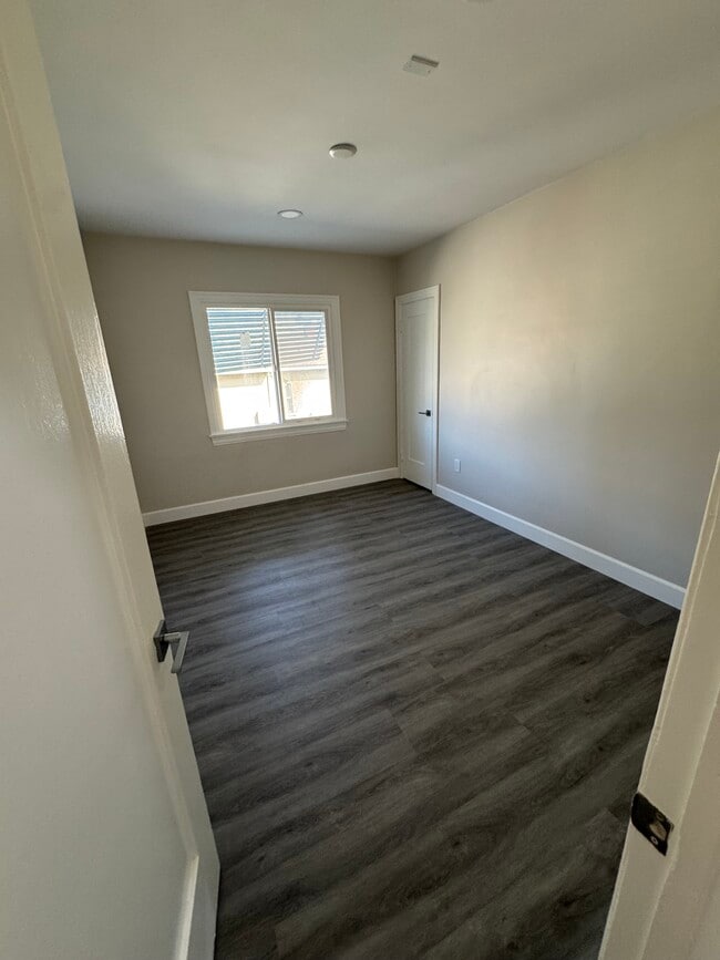 Photo - 1468 E Chevy Chase Dr Unit 1468