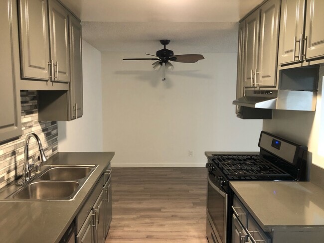 Photo - 7500 Mason Ave