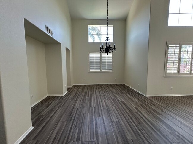 Photo - 45260 St Tisbury St