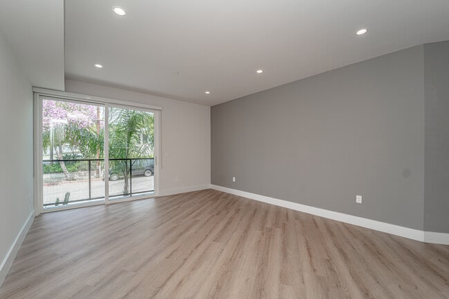 Photo - 2828 London St