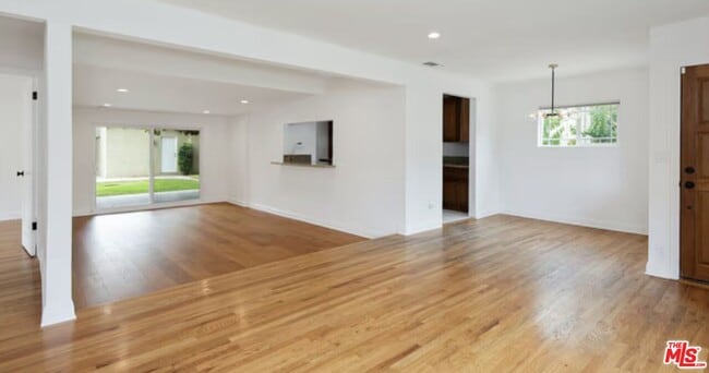 Photo - 5411 Willis Ave