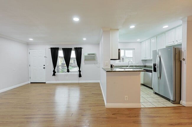 Building Photo - 2-Bed, 1.5-Bath Condo in Convenient El Cajon Location