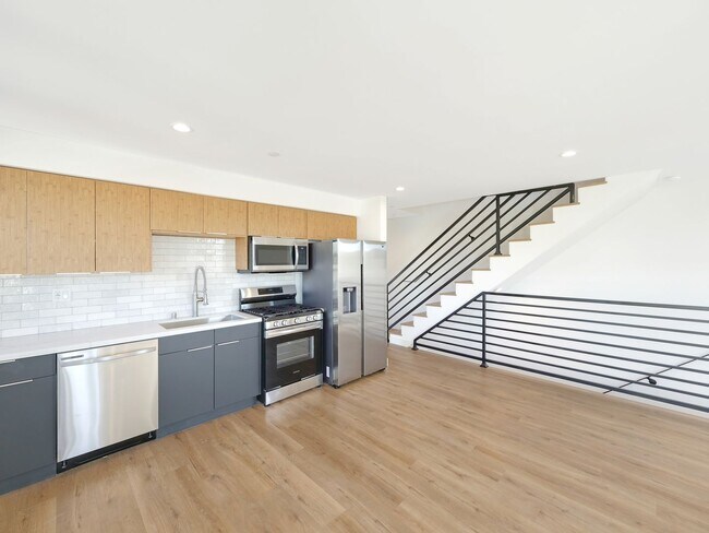 Photo - Massive 4 & 5 Bed Luxury Townhomes Unit #1858 1/2