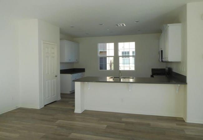 Photo - 5961 Silveira St