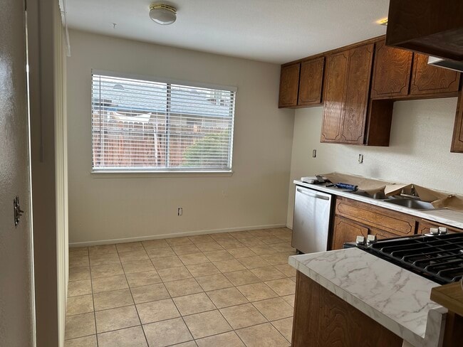 Kitchen - 13639 Yakima Rd Unit 2
